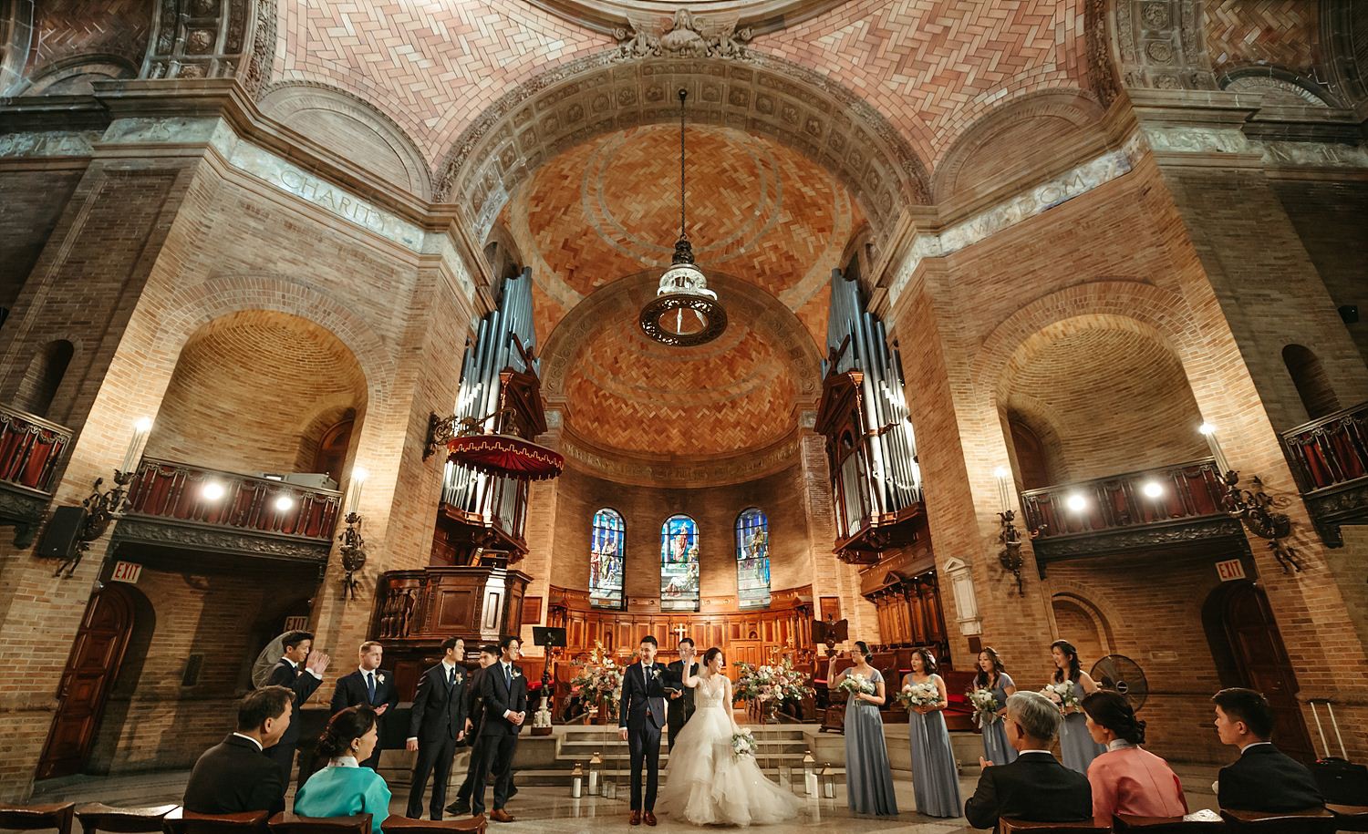 A couple stands at the altar in St Pauls Chapel